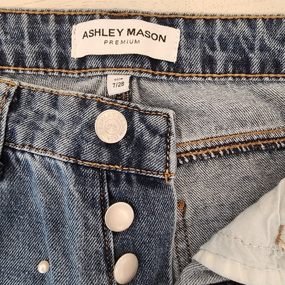 Ashley Mason Premium Woman's 7/28 Boyfriend Jeans with Pearl Embellished - Picture 9 of 10